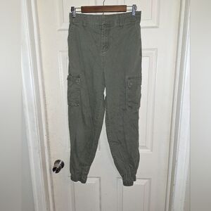 Forever 21 pants elastik at ankles size medium